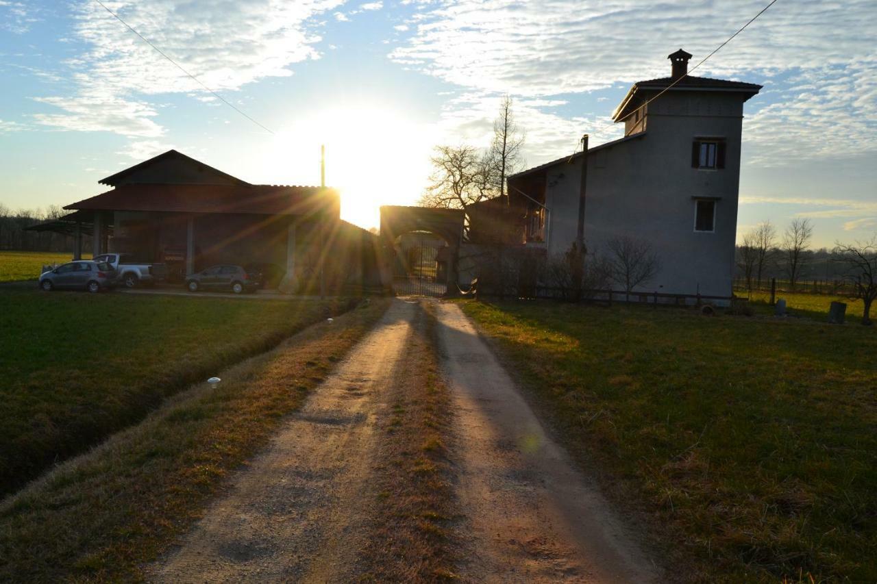 Agriturismo La Farazzina Villa Oleggio Exterior photo